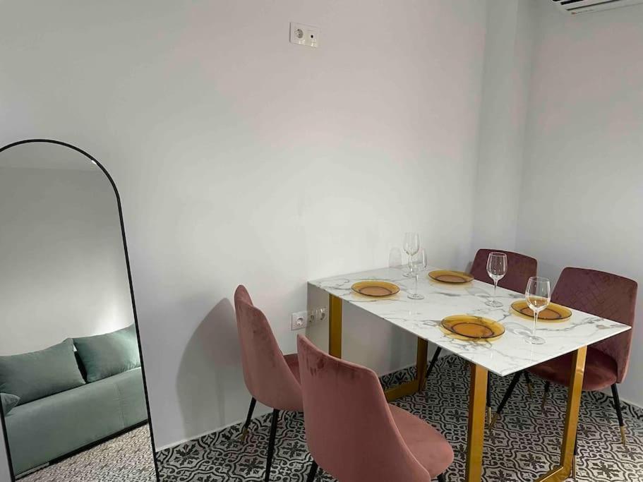 Family Apartment With Private Yard Next To Agios Dimitrios Church 테살로니키 외부 사진
