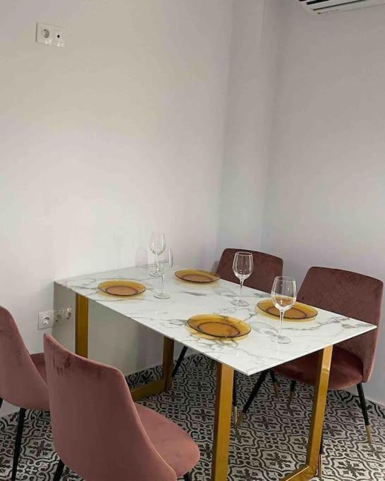 Family Apartment With Private Yard Next To Agios Dimitrios Church 테살로니키 외부 사진